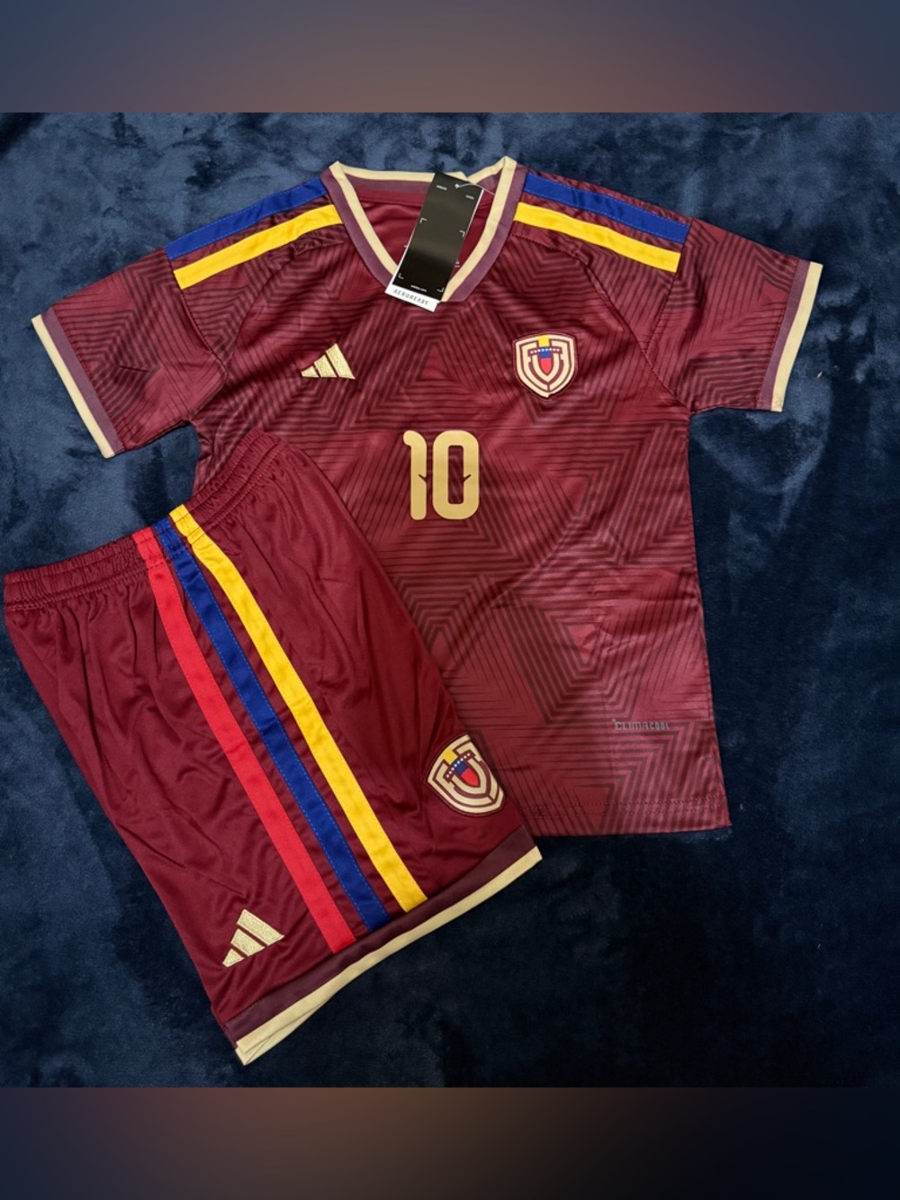 Venezuela 2026 Home kids Soccer Jersey set# Soteldo 10# NWT # kids Sizes 20-28
